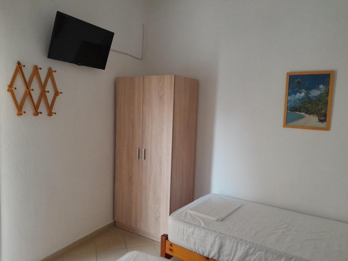 Appartement Haus Dusseldorf à Potos Extérieur photo